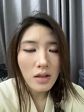 Snapshot of Moonlight-23 chatting on 11-15-25, 02:21 Moonlight-23 online show from 11-15-25, 02:21