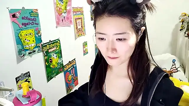 Snapshot of Moonlight-23 chatting on 10-26-25, 02:17 Moonlight-23 online show from 10-26-25, 02:17