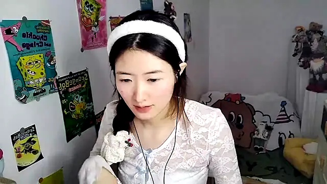 Snapshot of Moonlight-23 chatting on 10-16-25, 06:43 Moonlight-23 online show from 10-16-25, 06:43