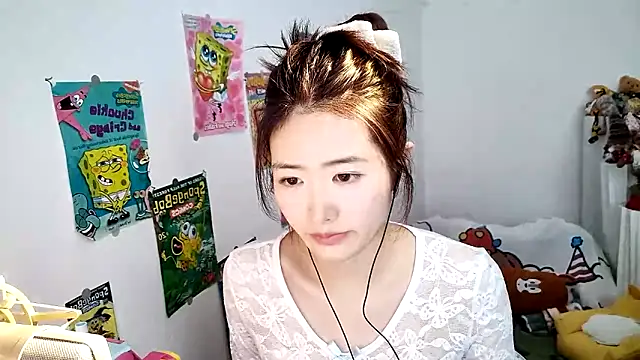 Snapshot of Moonlight-23 chatting on 10-28-25, 07:07 Moonlight-23 online show from 10-28-25, 07:07