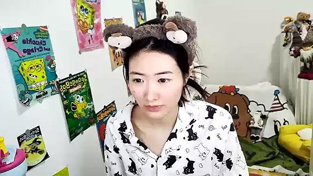 Snapshot of Moonlight-23 chatting on 10-15-25, 02:14 Moonlight-23 online show from 10-15-25, 02:14