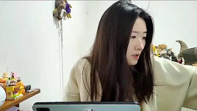 Snapshot of Moonlight-23 chatting on 12-14-25, 01:17 Moonlight-23 online show from 12-14-25, 01:17