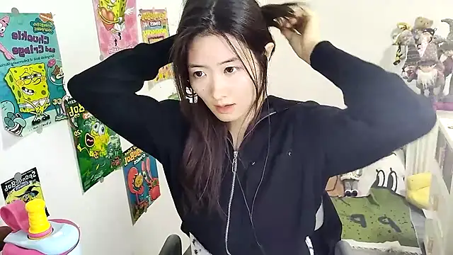 Snapshot of Moonlight-23 chatting on 10-12-25, 12:50 Moonlight-23 online show from 10-12-25, 12:50