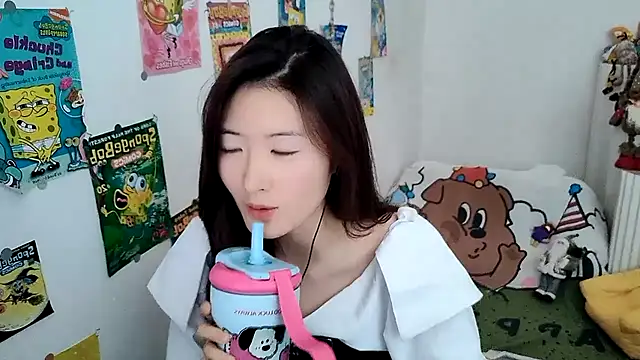 Snapshot of Moonlight-23 chatting on 09-23-25, 06:09 Moonlight-23 online show from 09-23-25, 06:09