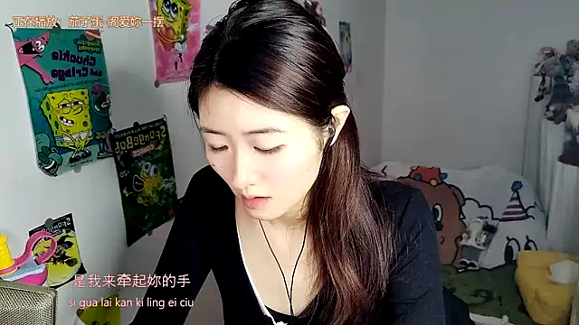 Snapshot of Moonlight-23 chatting on 10-17-25, 06:39 Moonlight-23 online show from 10-17-25, 06:39