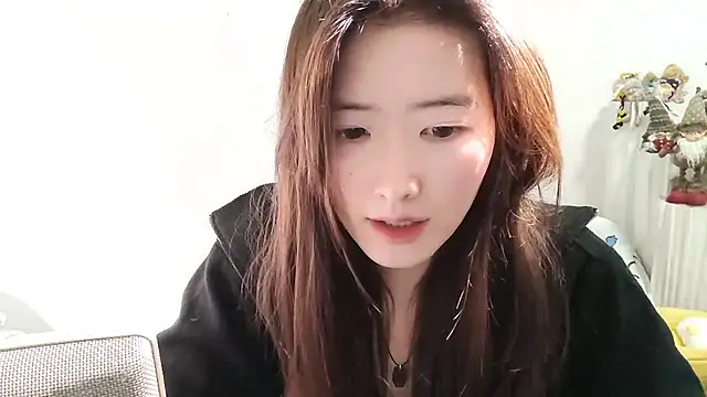 Snapshot of Moonlight-23 chatting on 11-28-25, 02:17 Moonlight-23 online show from 11-28-25, 02:17