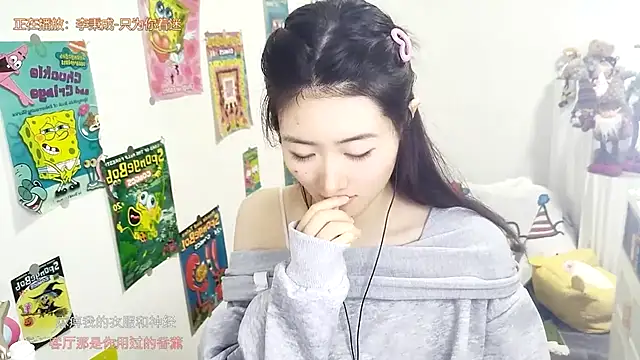 Snapshot of Moonlight-23 chatting on 10-18-25, 08:05 Moonlight-23 online show from 10-18-25, 08:05