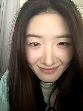 Snapshot of Moonlight-23 chatting on 11-17-25, 12:20 Moonlight-23 online show from 11-17-25, 12:20