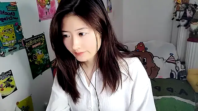 Snapshot of Moonlight-23 chatting on 09-19-25, 07:23 Moonlight-23 online show from 09-19-25, 07:23