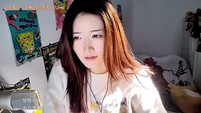 Snapshot of Moonlight-23 chatting on 10-25-25, 07:51 Moonlight-23 online show from 10-25-25, 07:51