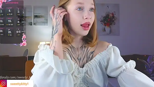 sweettykitty online show from 10-25-25, 11:42