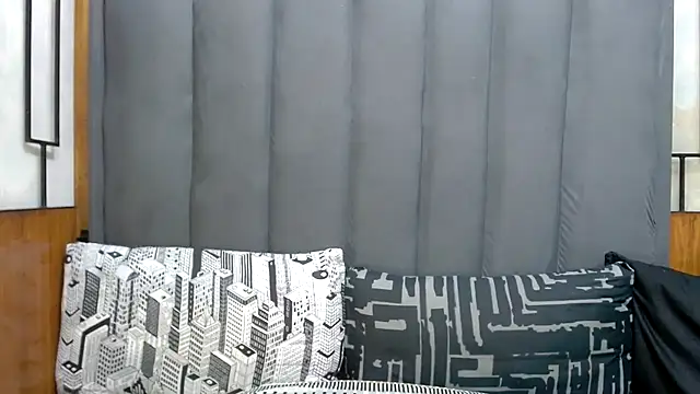 Snapshot of MrsMxx25 chatting on 06-06-26, 04:34 MrsMxx25 online show from 06-06-26, 04:34