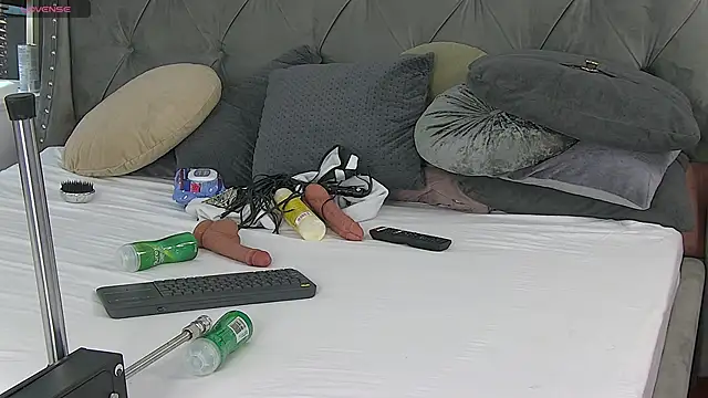 LolaButtie online show from 09-13-25, 12:27