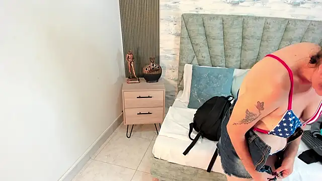 ShanelEvans online show from 10-21-25, 06:29