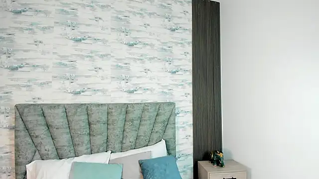 ShanelEvans online show from 10-22-25, 06:40