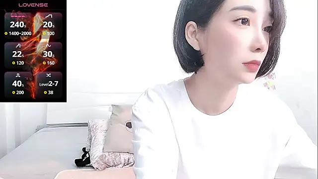Snapshot of YIWA-2000 chatting on 05-18-26, 04:07 YIWA-2000 online show from 05-18-26, 04:07