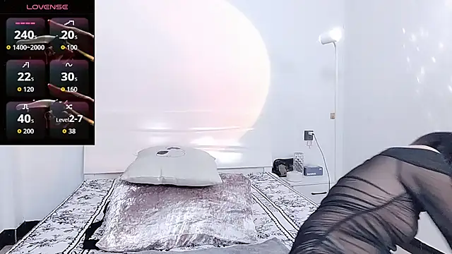 YIWA-2000 online show from 11-14-25, 06:28