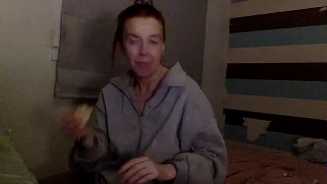 Snapshot of Bellababexox chatting on 06-17-26, 01:38 Bellababexox online show from 06-17-26, 01:38