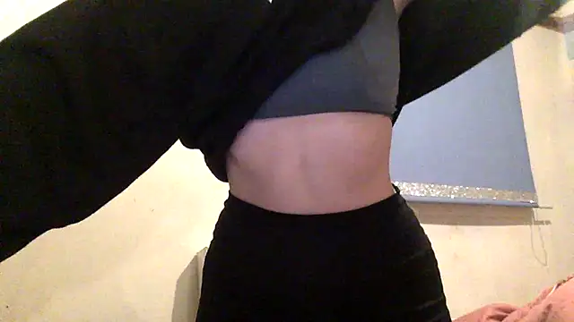 Snapshot of Bellababexox chatting on 10-18-25, 04:47 Bellababexox online show from 10-18-25, 04:47