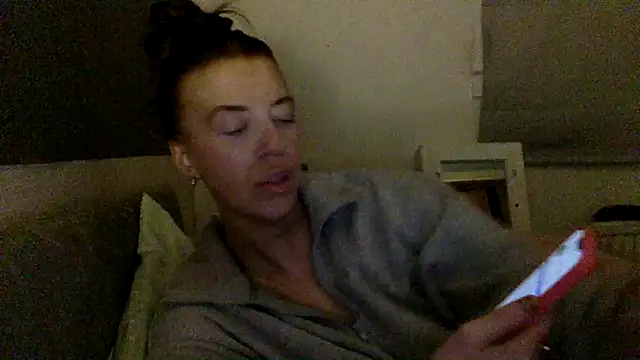Snapshot of Bellababexox chatting on 06-18-26, 04:22 Bellababexox online show from 06-18-26, 04:22