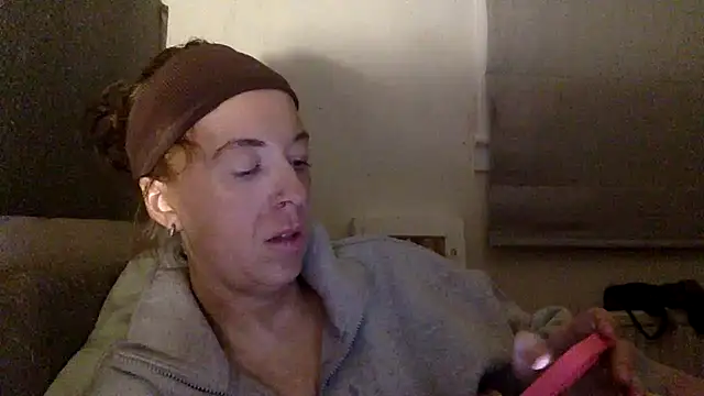 Snapshot of Bellababexox chatting on 06-14-26, 02:24 Bellababexox online show from 06-14-26, 02:24