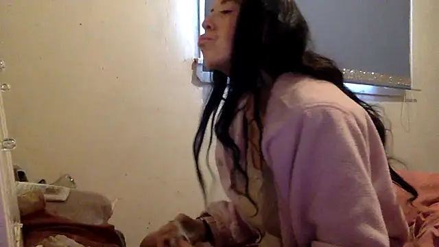 Snapshot of Bellababexox chatting on 10-15-25, 02:14 Bellababexox online show from 10-15-25, 02:14