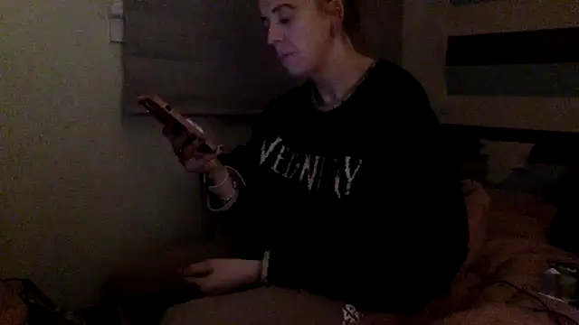 Snapshot of Bellababexox chatting on 05-15-26, 11:03 Bellababexox online show from 05-15-26, 11:03