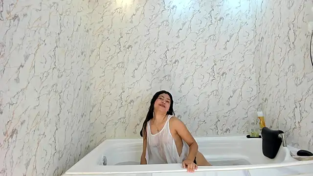 Snapshot of dore_amelie chatting on 10-29-25, 12:59 dore amelie online show from 10-29-25, 12:59