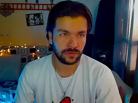 Snapshot of cortelioni_massimo_ chatting on 02-04-26, 10:27 cortelioni massimo online show from 02-04-26, 10:27