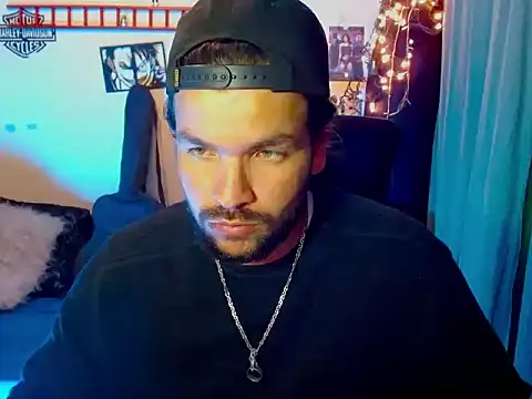 Snapshot of cortelioni_massimo_ chatting on 01-18-26, 12:36 cortelioni massimo online show from 01-18-26, 12:36