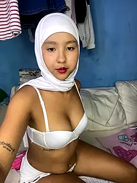 Snapshot of Firuze_Hatunn chatting on 10-16-25, 05:38 Firuze Hatunn online show from 10-16-25, 05:38