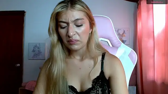 SophiaaLee online show from 10-12-25, 04:08