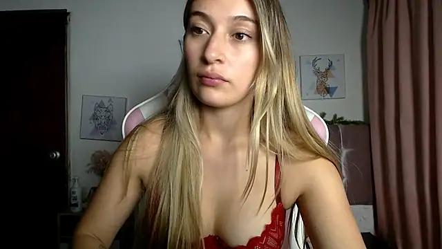 Snapshot of SophiaaLee chatting on 05-06-26, 12:25 SophiaaLee online show from 05-06-26, 12:25