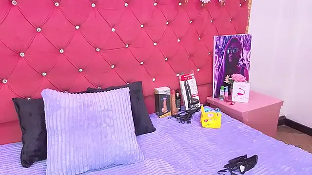 Nanis James online show from 09-16-25, 03:29