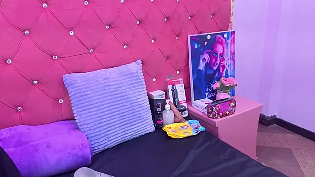 Nanis James online show from 10-05-25, 02:57