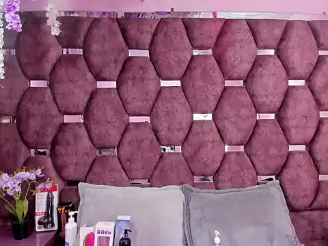 Nanis James online show from 02-25-26, 02:45