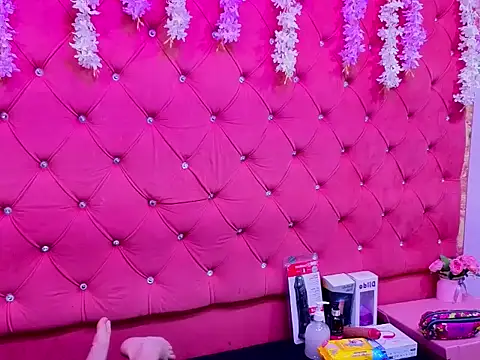 Nanis James online show from 10-16-25, 02:53