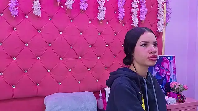 Nanis James online show from 11-08-25, 03:10