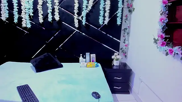 Nanis James online show from 02-12-26, 03:17