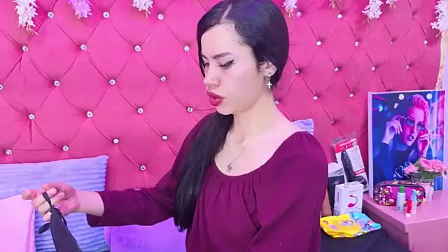 Nanis James online show from 10-04-25, 02:57