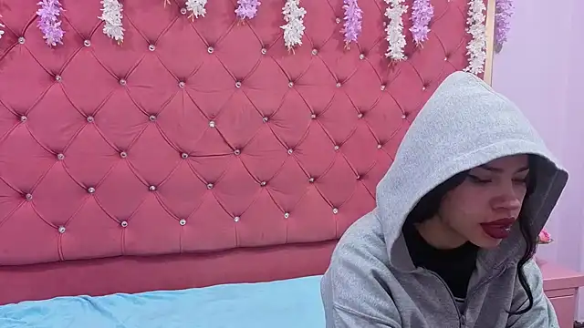 Nanis James online show from 11-11-25, 02:39