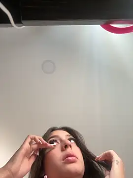 Mavii  online show from 10-11-25, 03:57