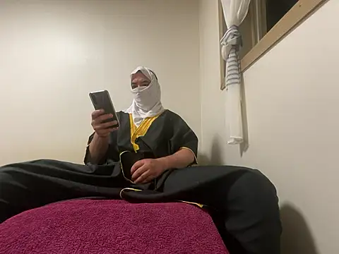 Snapshot of sheikhbandar06_09 chatting on 10-11-25, 10:22 sheikhbandar06 09 online show from 10-11-25, 10:22