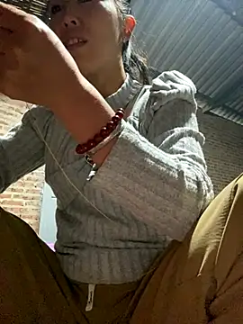 Huong-Ly online show from 11-18-25, 01:54