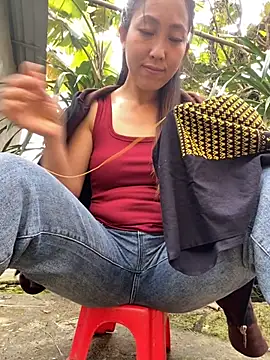 Huong-Ly online show from 10-19-25, 01:41