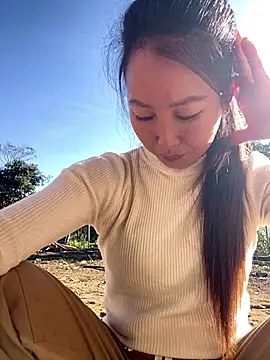 Huong-Ly online show from 11-26-25, 02:00