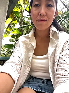 Huong-Ly online show from 10-17-25, 03:21