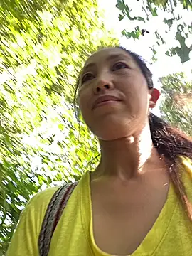 Huong-Ly online show from 10-30-25, 01:26