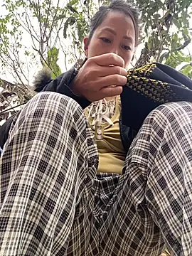 Huong-Ly online show from 12-22-25, 03:39