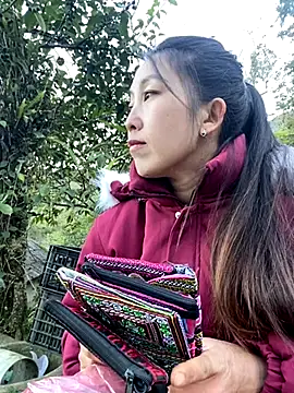 Huong-Ly online show from 11-30-25, 09:54